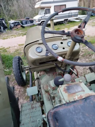 Tractor clásico color verde Barreiros 4500  4 cili