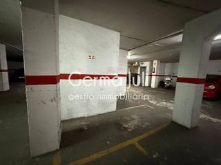 Garaje en venta en Centre en Badalona