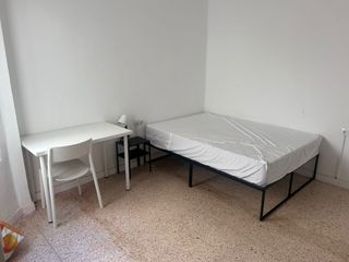 Habitación individual con nevera privada