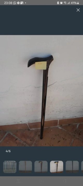 Bastones de madera 4 eur cada uno.