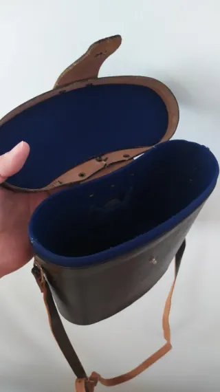 Estuche de prismáticos de cuero negro