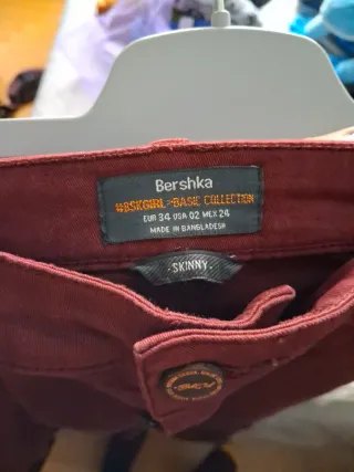 Pantalón Bershka Burdeos Talla 34