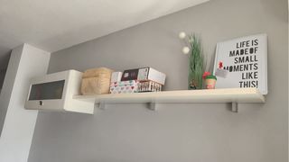 Mueble de salón blanco de madera