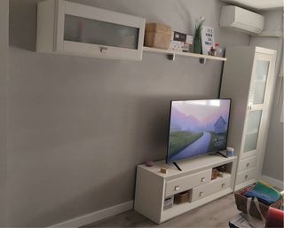 Mueble de salón blanco de madera