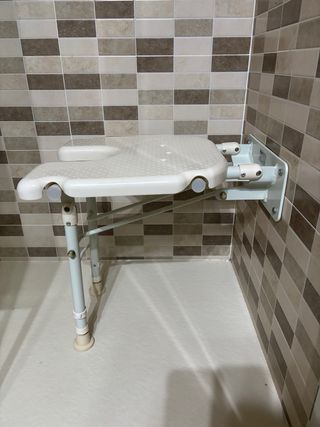 Silla ducha anclada a pared