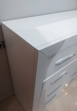 Cómoda blanca mate 4 cajones como nueva