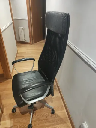 Silla de escritorio ergonómica negra