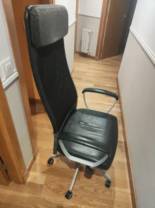 Silla de escritorio ergonómica negra