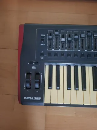 Teclado controlador Novation Impulse 49