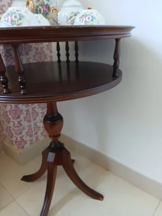 Mesita de té inglesa de madera