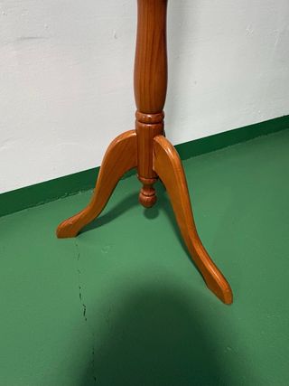 Perchero de madera de pino