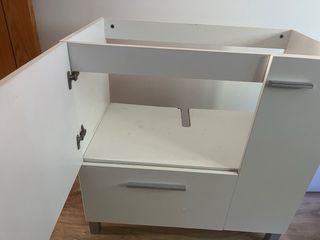 Mueble de baño y espejo con marco mosaico