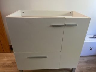 Mueble de baño y espejo con marco mosaico