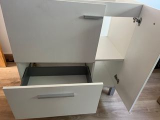 Mueble de baño y espejo con marco mosaico