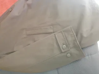 Gabardina corta verde oliva talla 56