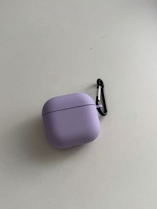 Auriculares inalámbricos con funda morada