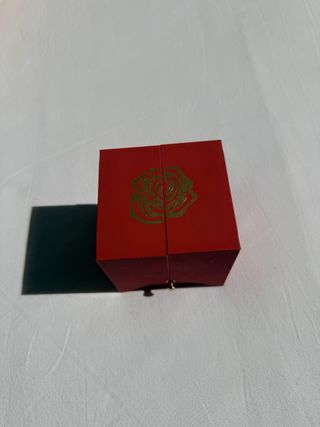Caja Rosa Sant Jordi con Joyas