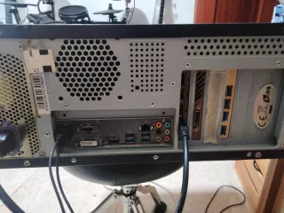 PC Intel i5 8GB RAM Radeon 570 8GB