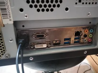 PC Intel i5 8GB RAM Radeon 570 8GB