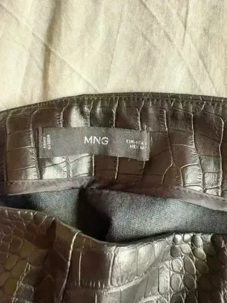 Minigonna nera lucida Mango