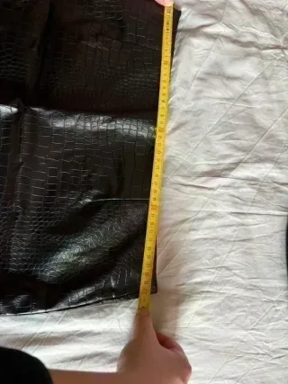 Minigonna nera lucida Mango