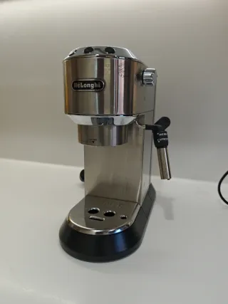 Cafetera DeLonghi Dedica y Molinillo Hibrew