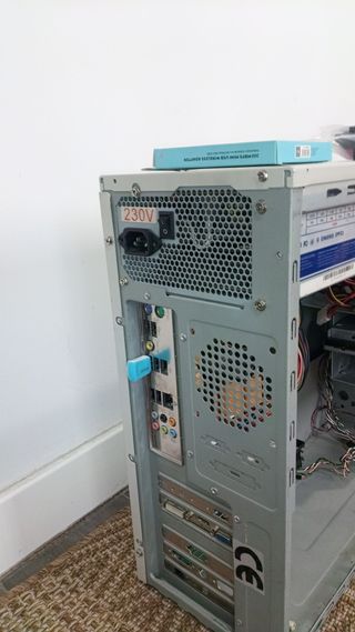 PC Asus P5QC Core 2 Duo + Gráfica Asus GT520