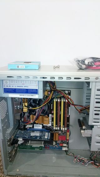 PC Asus P5QC Core 2 Duo + Gráfica Asus GT520