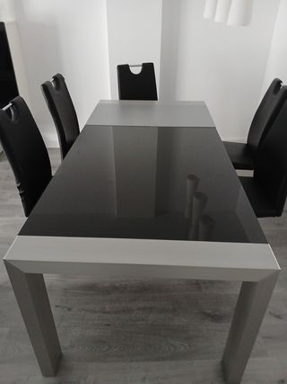 Mesa extensible cristal y 8 sillas diseño