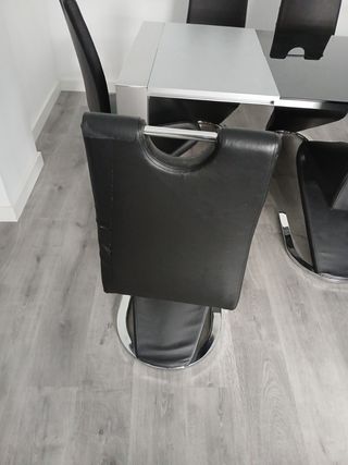 Mesa extensible cristal y 8 sillas diseño