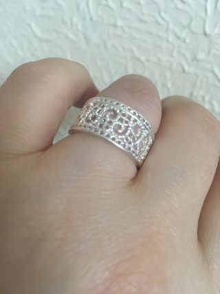 Anillo de plata con diseño calado