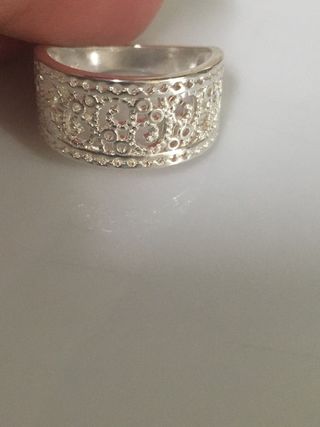 Anillo de plata con diseño calado