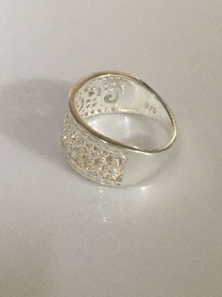 Anillo de plata con diseño calado