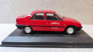 Coche a escala Dong Feng 988 Beijing