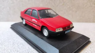 Coche a escala Dong Feng 988 Beijing