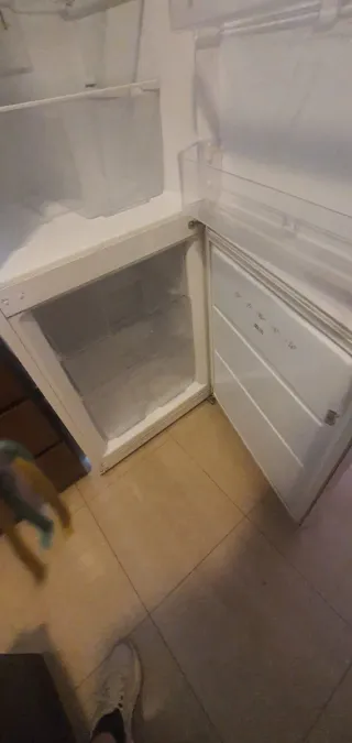 Nevera ICECOOL blanca. FUNCIONA