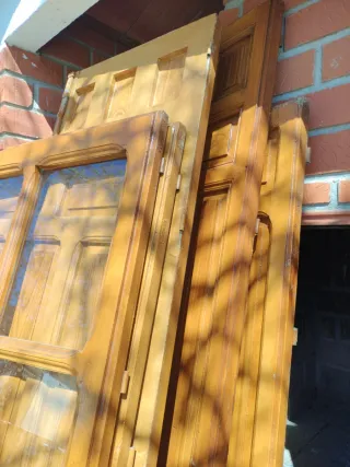 Puertas de madera rústicas.