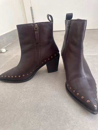 Botines Scalpers Marrones Tachuelas Tacon