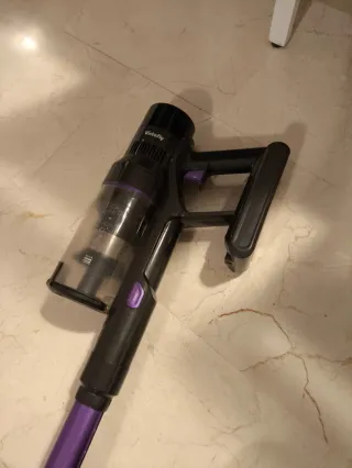 Aspiradora de mano morada