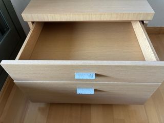 Mesita de noche de madera