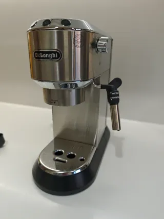 Cafetera DeLonghi Dedica + Accesorios