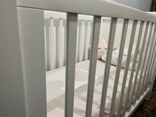 Cuna de bebé blanca