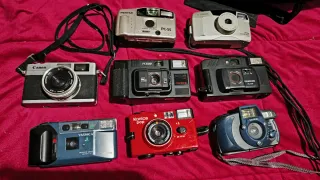 Vendo cámaras de fotos vintage.