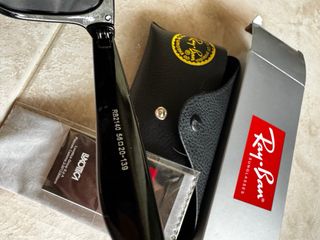 Occhiali Ray-Ban neri mai usati