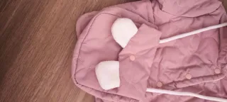 Cazadora bebé rosa con bolso