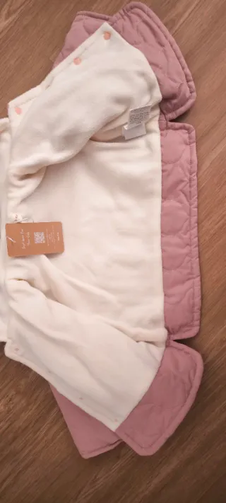 Cazadora bebé rosa con bolso