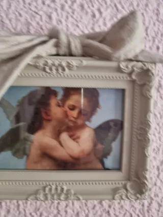 Dos marcos con la lámina de angelitos