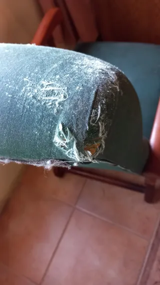 2 Mecedoras de Tela y Madera