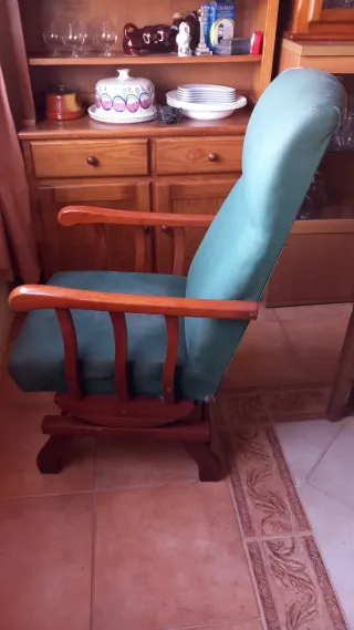 2 Mecedoras de Tela y Madera