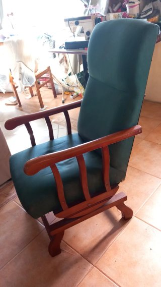 2 Mecedoras de Tela y Madera